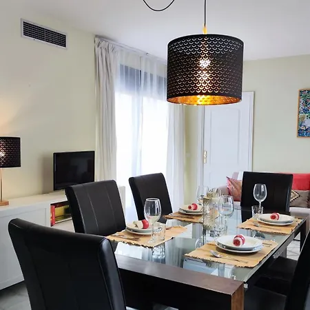 Jardines Del Puerto 2 Bed * 마르베야